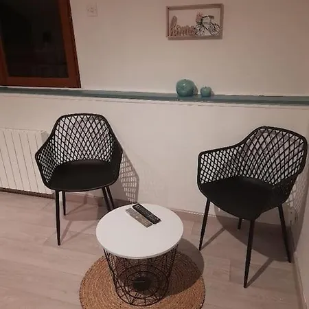 Petite Maison Villageoise *